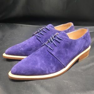 Pointed toe Oxfords